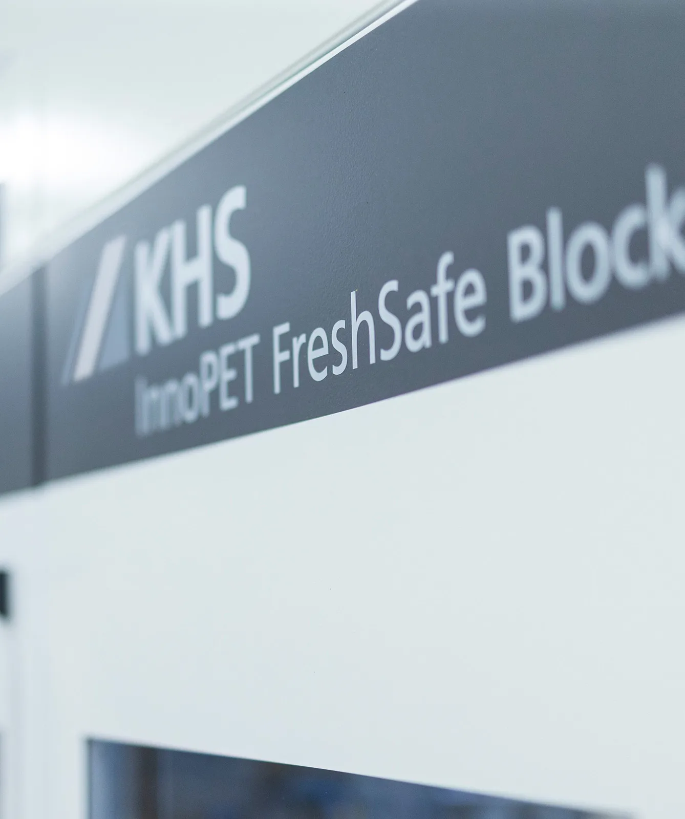 Un primer plano del logotipo de la máquina InnoPET FreshSafe Block