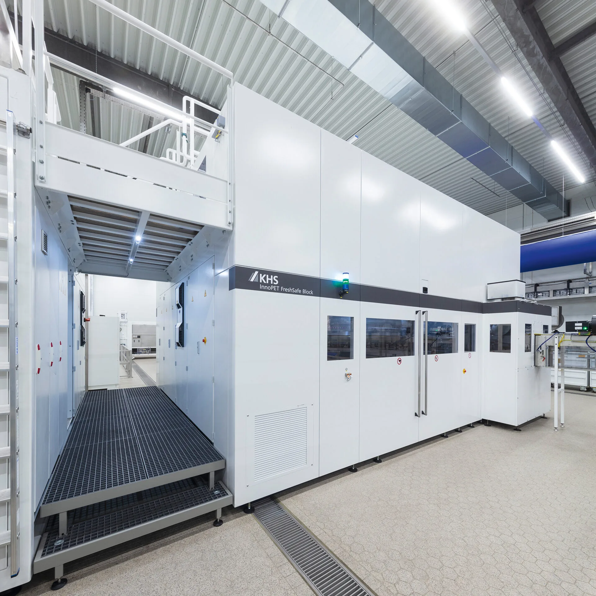 La máquina InnoPET FreshSafe Block en una fábrica